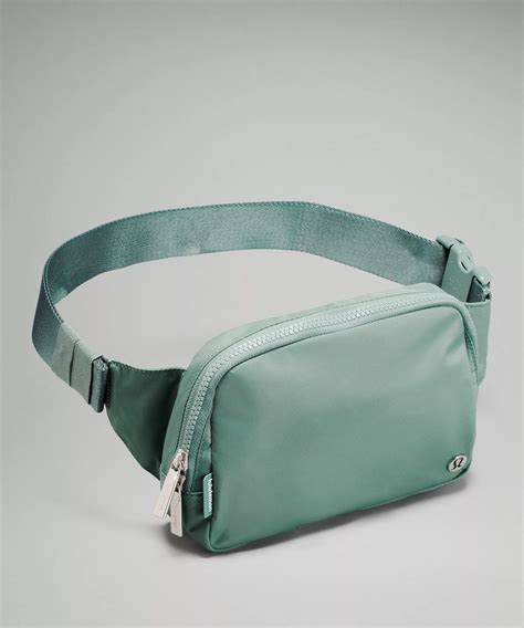 lululemon 2 liter belt bag.